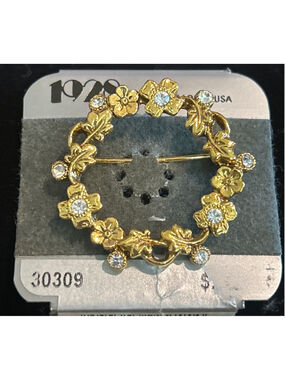 Women's 1928 Gold Tone Floral Wreath Brooch Pin One Size Gold Clear